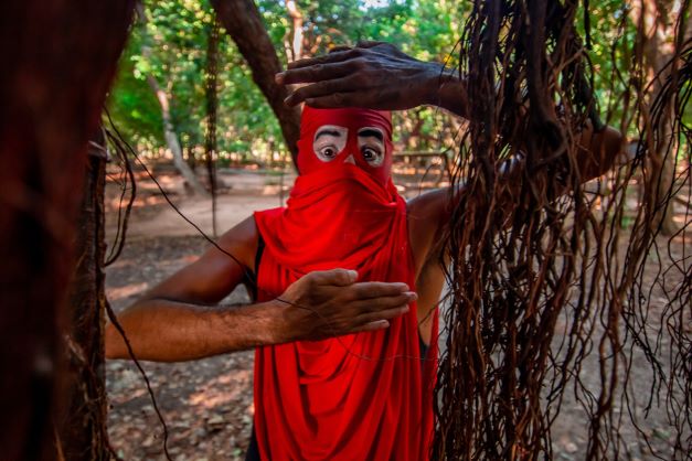 diversao-garantida-com-os-espetaculos-caminhos-do-oriente-misterioso-mascarado-e-sons-amigos