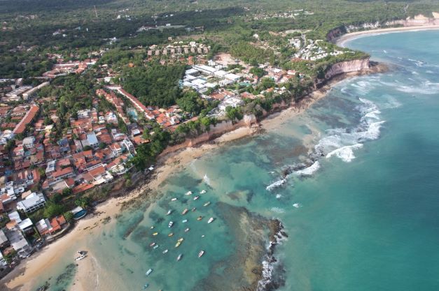 prefeitura-de-tibau-do-sul-monitora-falesias-e-isola-mais-uma-area-da-praia-do-centro-de-pipa