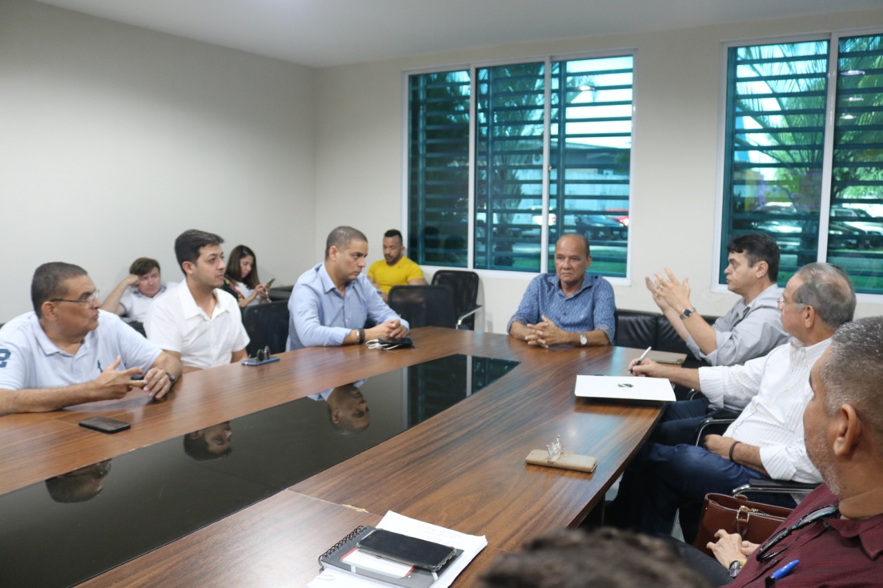 prefeito-recebe-visita-do-presidente-do-abc-para-apresentacao-de-projeto