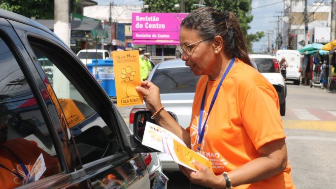 prefeitura-de-parnamirim-realiza-blitz-educativa-da-campanha-maio-laranja