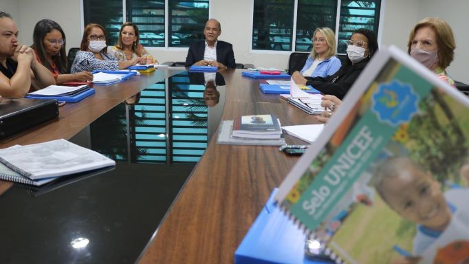 prefeito-participa-de-reuniao-da-comissao-do-selo-unicef