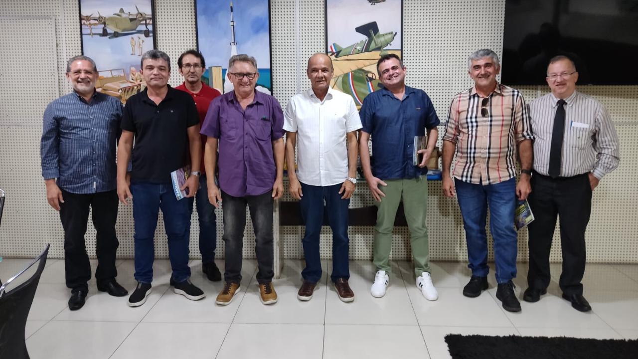 prefeito-taveira-recebe-empresarios-e-apresenta-plano-de-infraestrutura-e-desenvolvimento-do-municipio