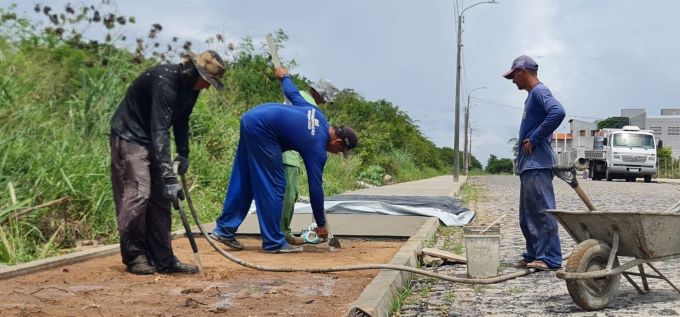 iniciada-a-implantacao-de-calcadas-da-rua-pedra-dagua-na-coophab