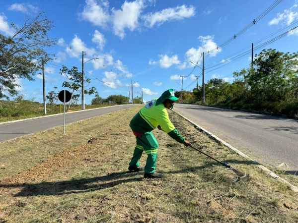 prefeitura-de-parnamirim-realiza-limpeza-na-avenida-olavo-montenegro-2