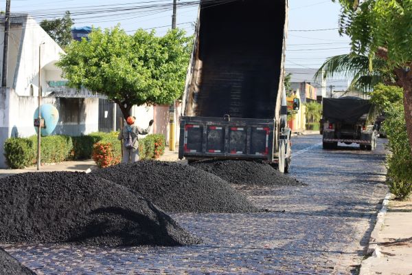 prefeitura-de-parnamirim-inicia-asfalto-da-avenida-milton-dantas-na-coophab