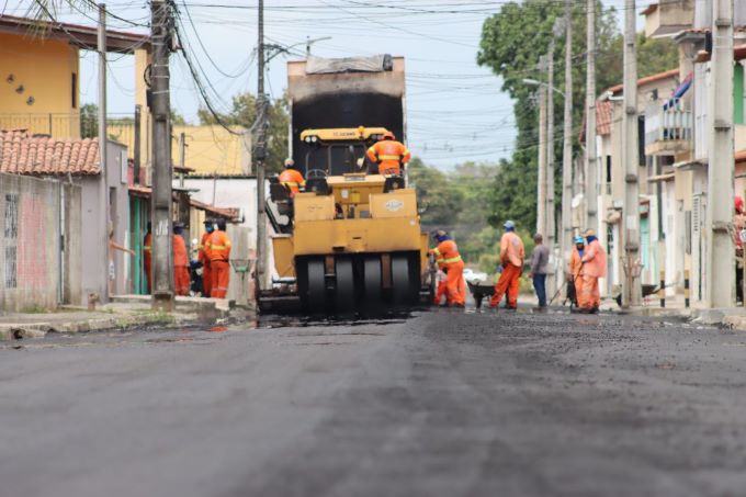 prefeitura-de-parnamirim-asfalta-rua-claudio-manoel-da-costa-no-bairro-da-liberdade-2